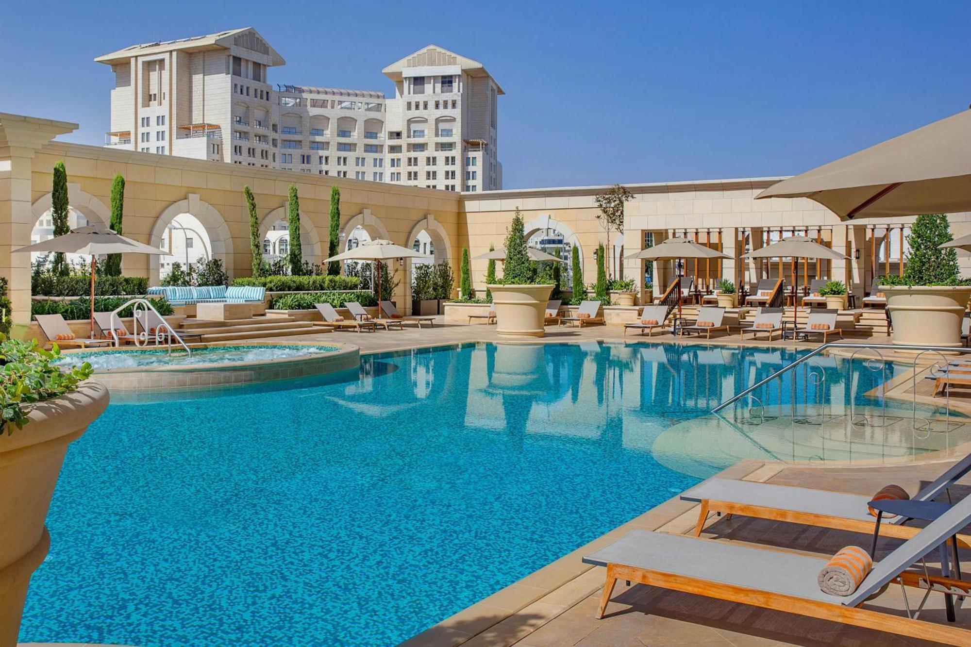 Готель The Ritz-Carlton, Амман Екстер'єр фото The pool at the Four Seasons Hotel