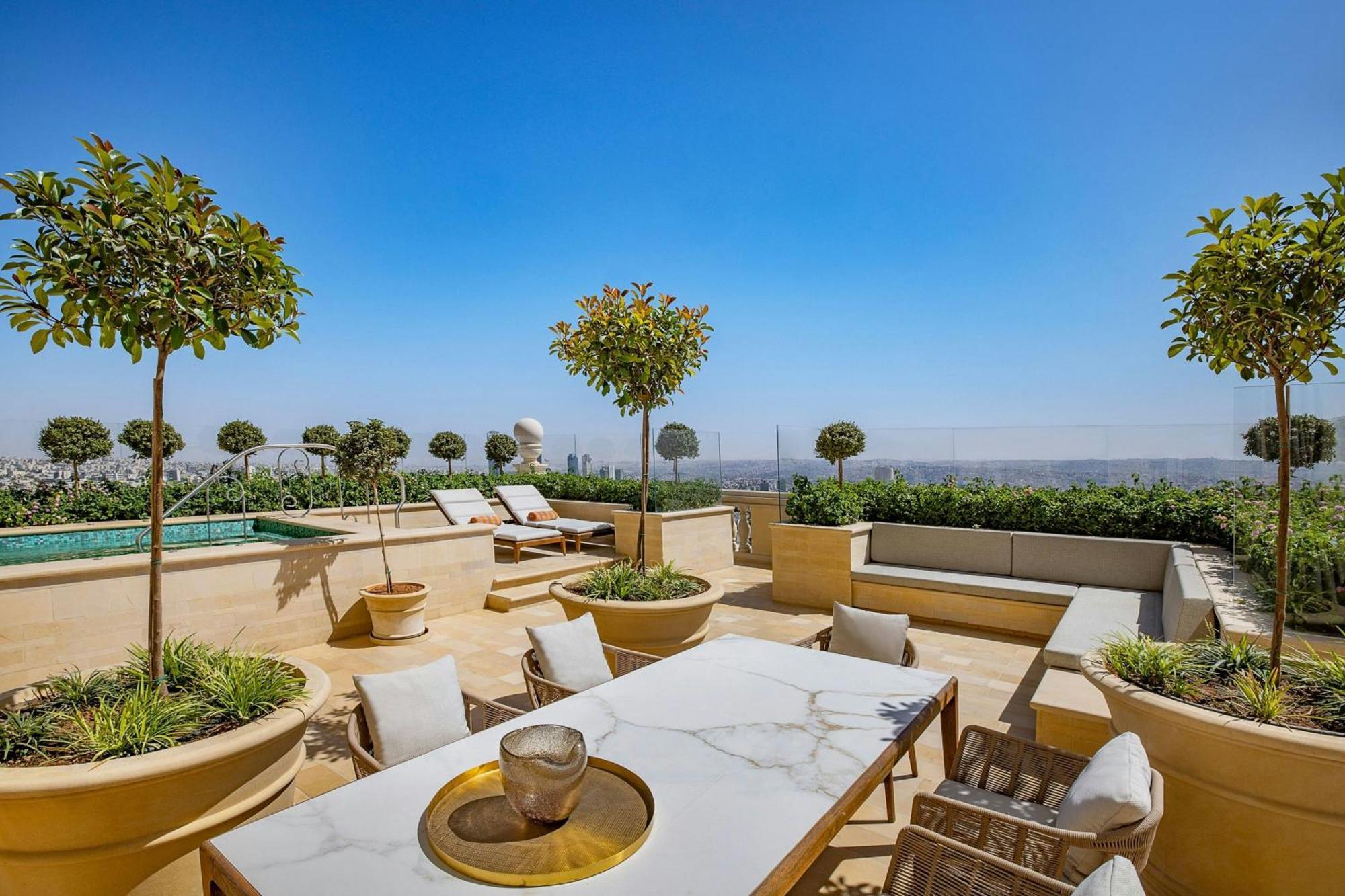 Готель The Ritz-Carlton, Амман Екстер'єр фото The rooftop pool at the Four Seasons Hotel